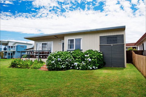 C'est La Vie Manyana - Sunshine Coast Tourism 0