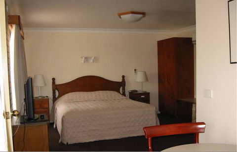 Tumut Valley Motel - Sunshine Coast Tourism 1