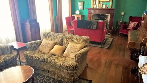 Crown And Anchor Inn - Sunshine Coast Tourism 3