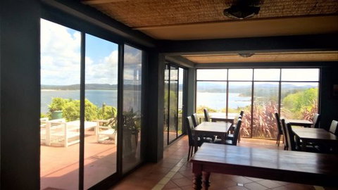 Crown And Anchor Inn - Sunshine Coast Tourism 5