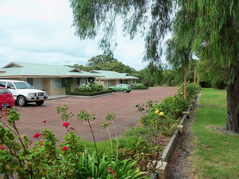 Emu Point Motel - Holiday Sunshine Coast 0