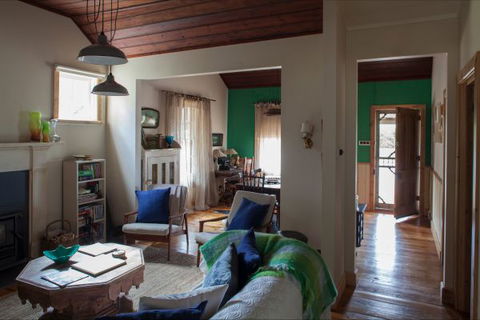 Flop House - Sunshine Coast Tourism 7