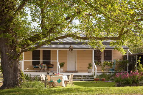 Flop House - Sunshine Coast Tourism 8