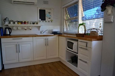 Garden Cottage B And B - Holiday Sunshine Coast 2