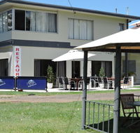 Hotel Motel 5 - Sunshine Coast Tourism