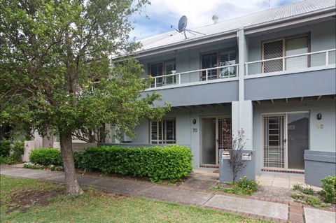 Honeysuckle Townhouses - Sunshine Coast Tourism 0