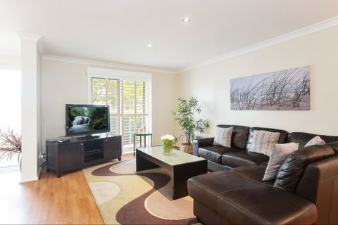 Honeysuckle Townhouses - Sunshine Coast Tourism 1