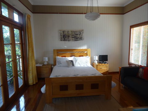 Le Piaf On Treasure Bed And Breakfast - Holiday Sunshine Coast 0