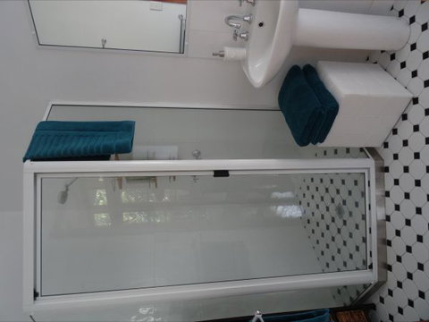 Le Piaf On Treasure Bed And Breakfast - Holiday Sunshine Coast 2