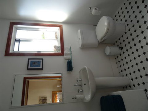 Le Piaf On Treasure Bed And Breakfast - Holiday Sunshine Coast 3