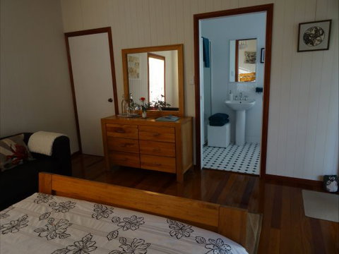 Le Piaf On Treasure Bed And Breakfast - Holiday Sunshine Coast 5