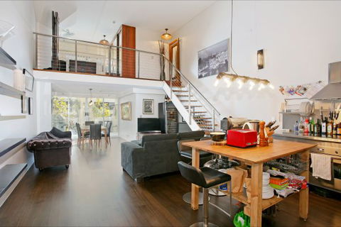 Lieu De Ville Suite - Holiday Sunshine Coast 1