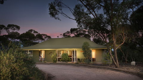 Riverbush Cottages - Sunshine Coast Tourism 10