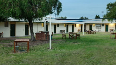 Anglers Inn - Holiday Sunshine Coast 1