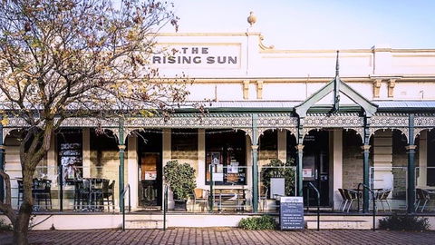 The Rising Sun Hotel - Sunshine Coast Tourism 1