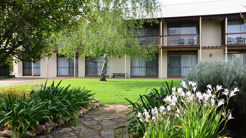 Coonawarra Motor Lodge - Sunshine Coast Tourism 0