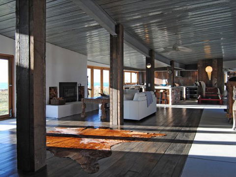 Malibu On The Beach - Sunshine Coast Tourism 2