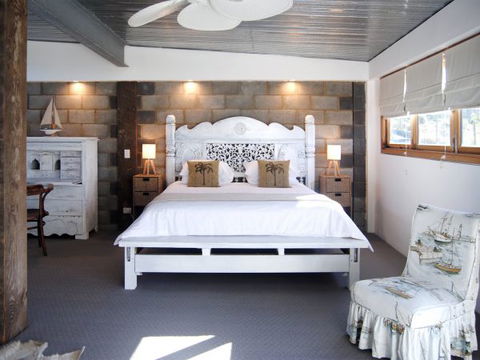 Malibu On The Beach - Sunshine Coast Tourism 3