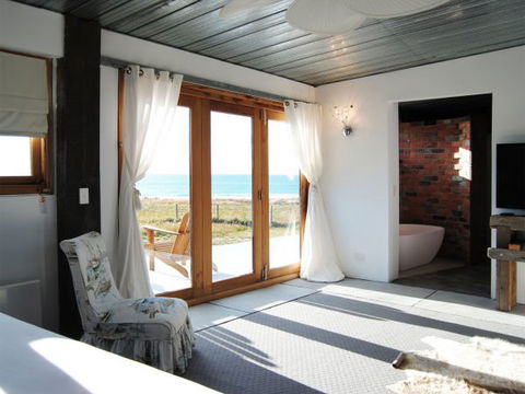 Malibu On The Beach - Sunshine Coast Tourism 4