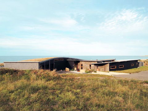 Malibu On The Beach - Sunshine Coast Tourism 9