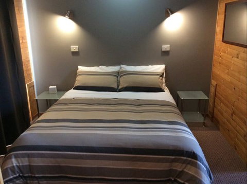 Mole Creek Cabins - Sunshine Coast Tourism 4