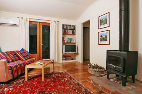 Oakhill Cottage - Sunshine Coast Tourism 1