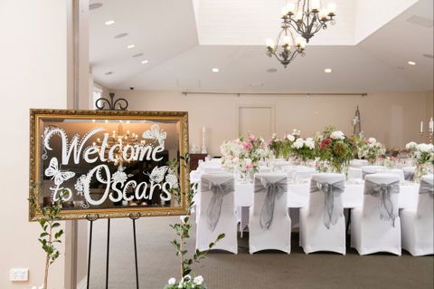 Oscar's Hotel And Cafe Bar - Sunshine Coast Tourism 6