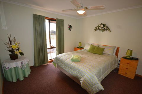 Riverbush Cottages - Sunshine Coast Tourism 3