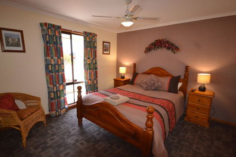 Riverbush Cottages - Sunshine Coast Tourism 6