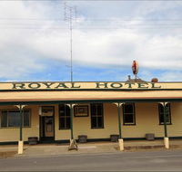 Royal Hotel Snake Valley - Sunshine Coast Tourism