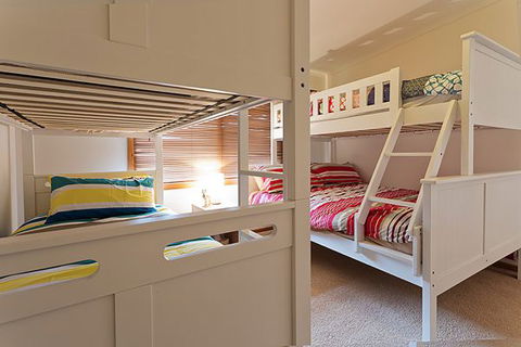 Snow Valley Lodge - Sunshine Coast Tourism 2