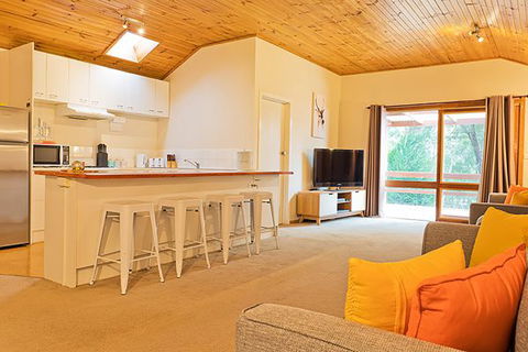 Snow Valley Lodge - Sunshine Coast Tourism 4