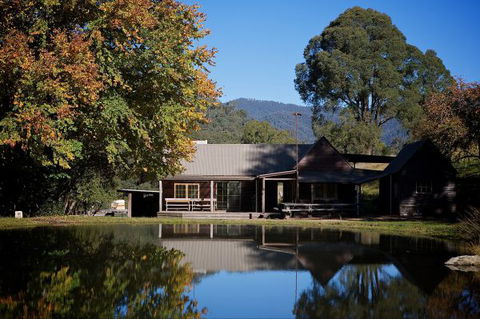 Stockyard Creek - Sunshine Coast Tourism 0