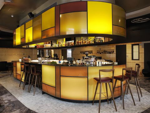 The Old Clare Hotel - Holiday Sunshine Coast 0