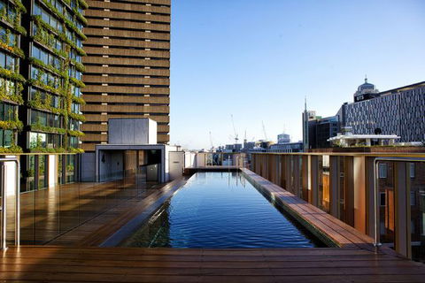 The Old Clare Hotel - Holiday Sunshine Coast 1