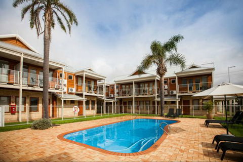 The Royal Palms Resort - Holiday Sunshine Coast 0