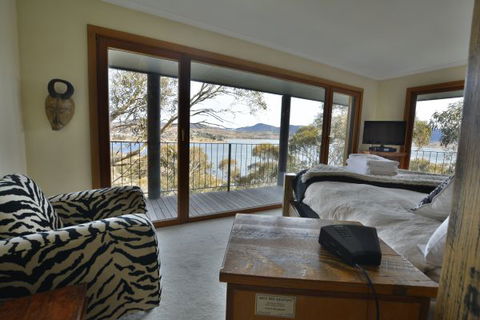 The Point Jindabyne - Holiday Sunshine Coast 0