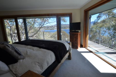 The Point Jindabyne - Holiday Sunshine Coast 1