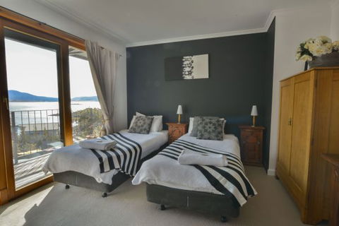 The Point Jindabyne - Holiday Sunshine Coast 3