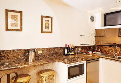 The Suites, Villa Belgravia - Sunshine Coast Tourism 3