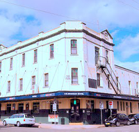 Caledonian Hotel - Holiday Sunshine Coast