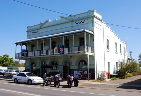 Tattersalls Hotel - Sunshine Coast Tourism 3