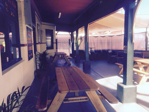 The Commercial Hotel - Sunshine Coast Tourism 5