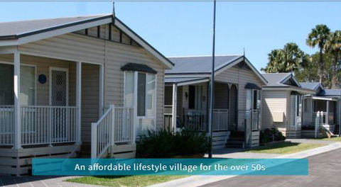 Crystal Waters Estate - Sunshine Coast Tourism 0