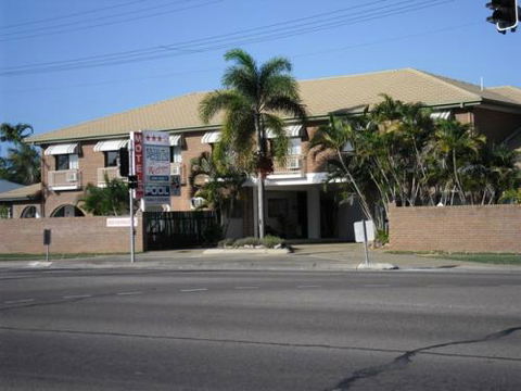 Banjo Paterson Motor Inn & Restaurant - Sunshine Coast Tourism 9