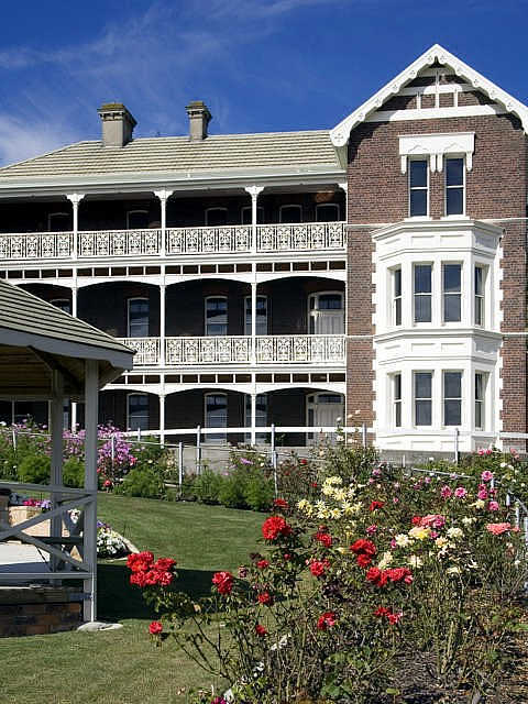 Auldington Hotel - Sunshine Coast Tourism 1
