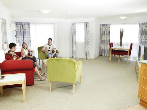 Australis Sovereign Hotel - Holiday Sunshine Coast 3