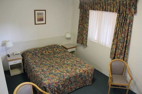 AZA Motel - Sunshine Coast Tourism 1