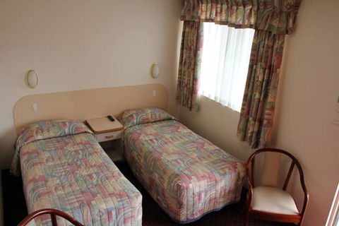 AZA Motel - Sunshine Coast Tourism 5