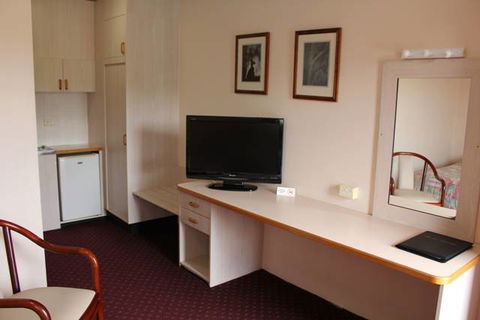 AZA Motel - Sunshine Coast Tourism 6